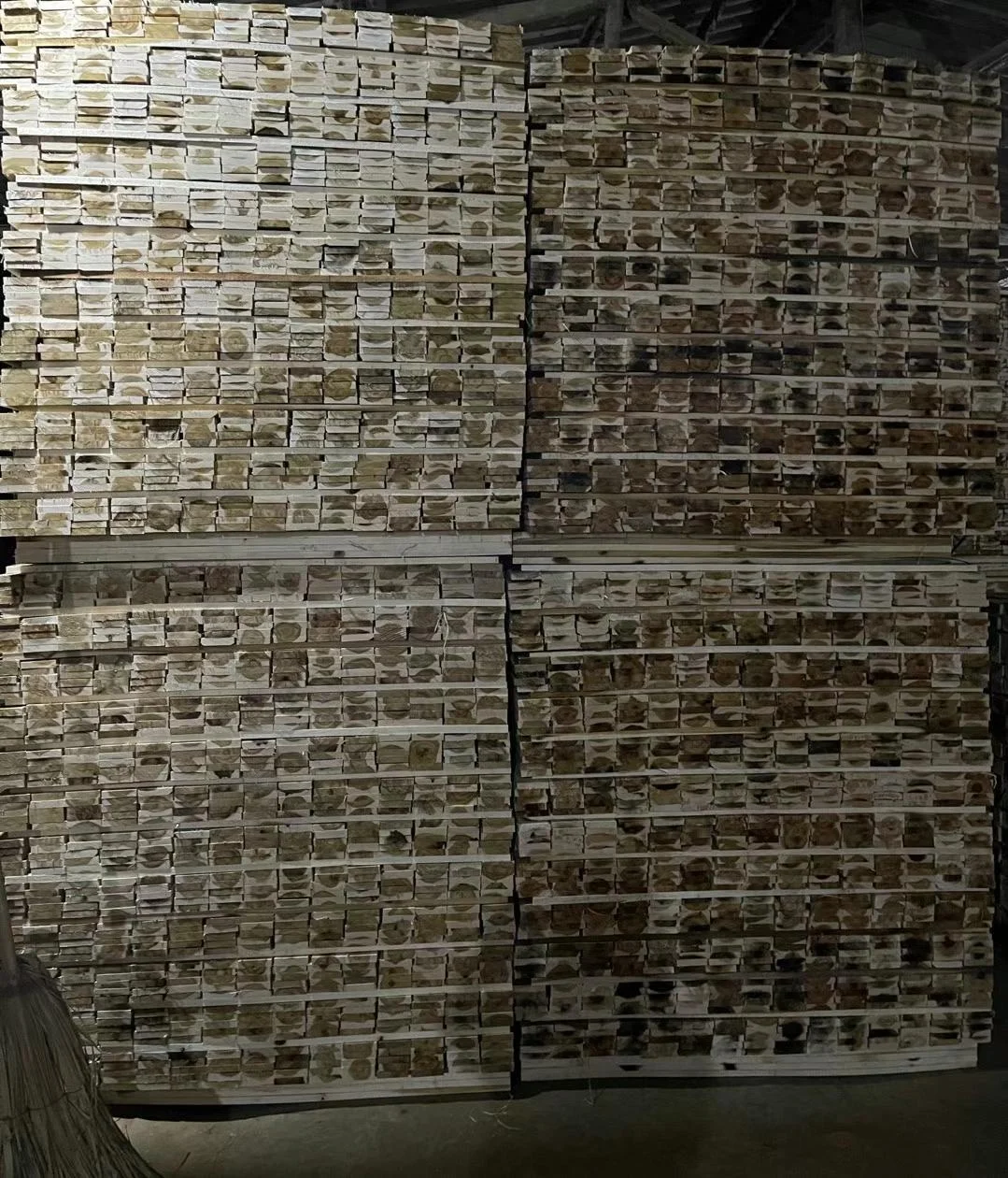 FRESH ACACIA SAWN TIMBER - LOW PRICE & HIGH QUALITY