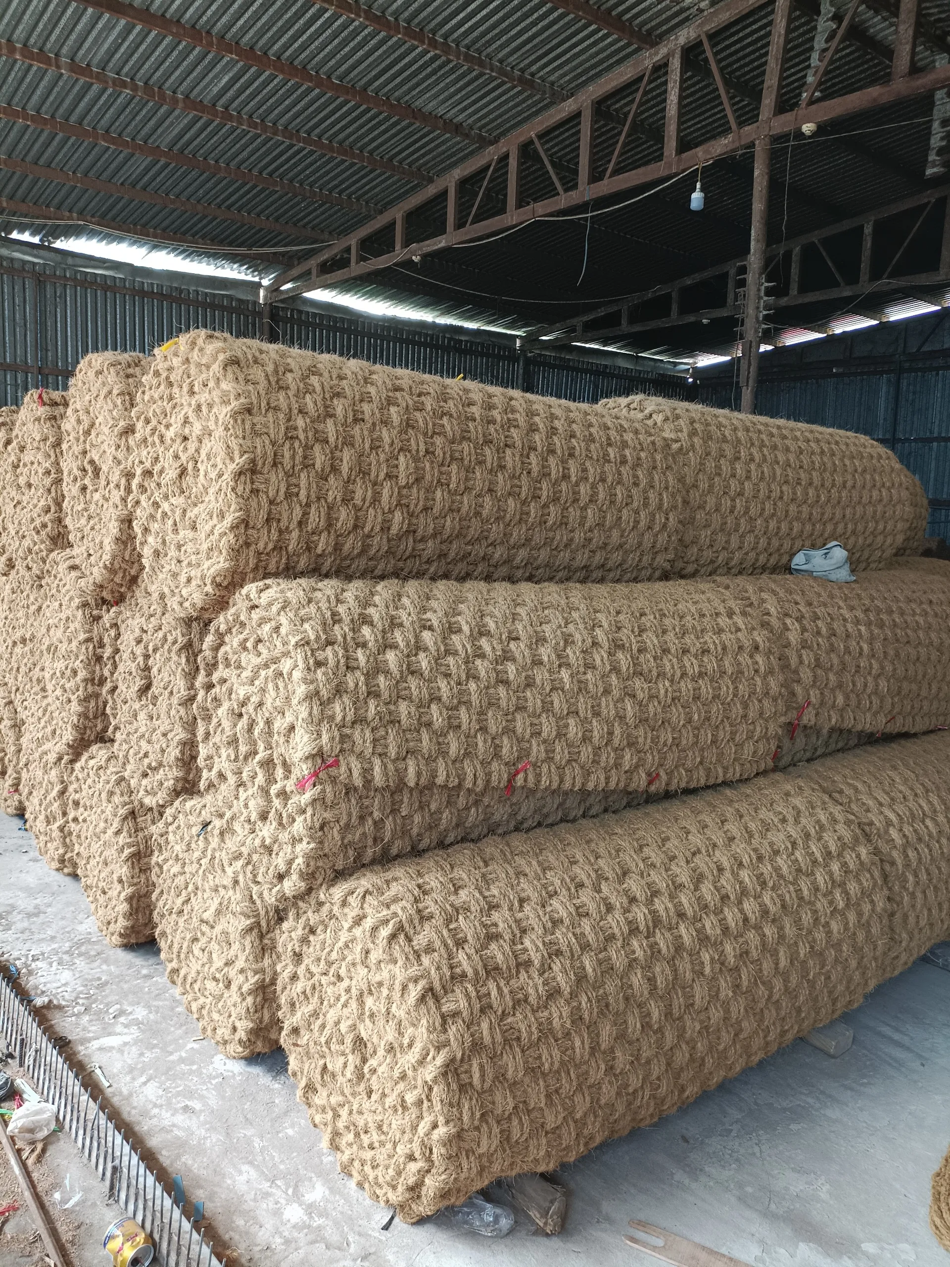 New Arrival 2023 Best quality Coconut plain coir mat from Vietnam for outdoor paving Size 1.0*10m , thickness 35mm 100% natural
