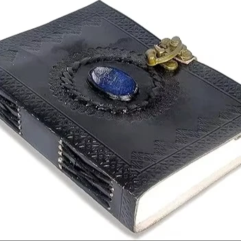 Тисненая кожаная записная книжка с застежкой