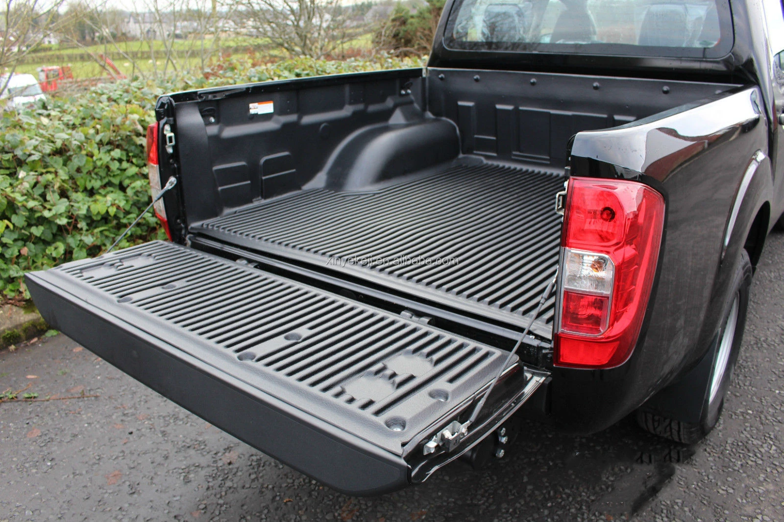 Dongsui Factory Off Road Car Parts Trunk Protection Single Cab HDPE Pickup Truck Trunk Bed liner for Toyota Hilux Vigo