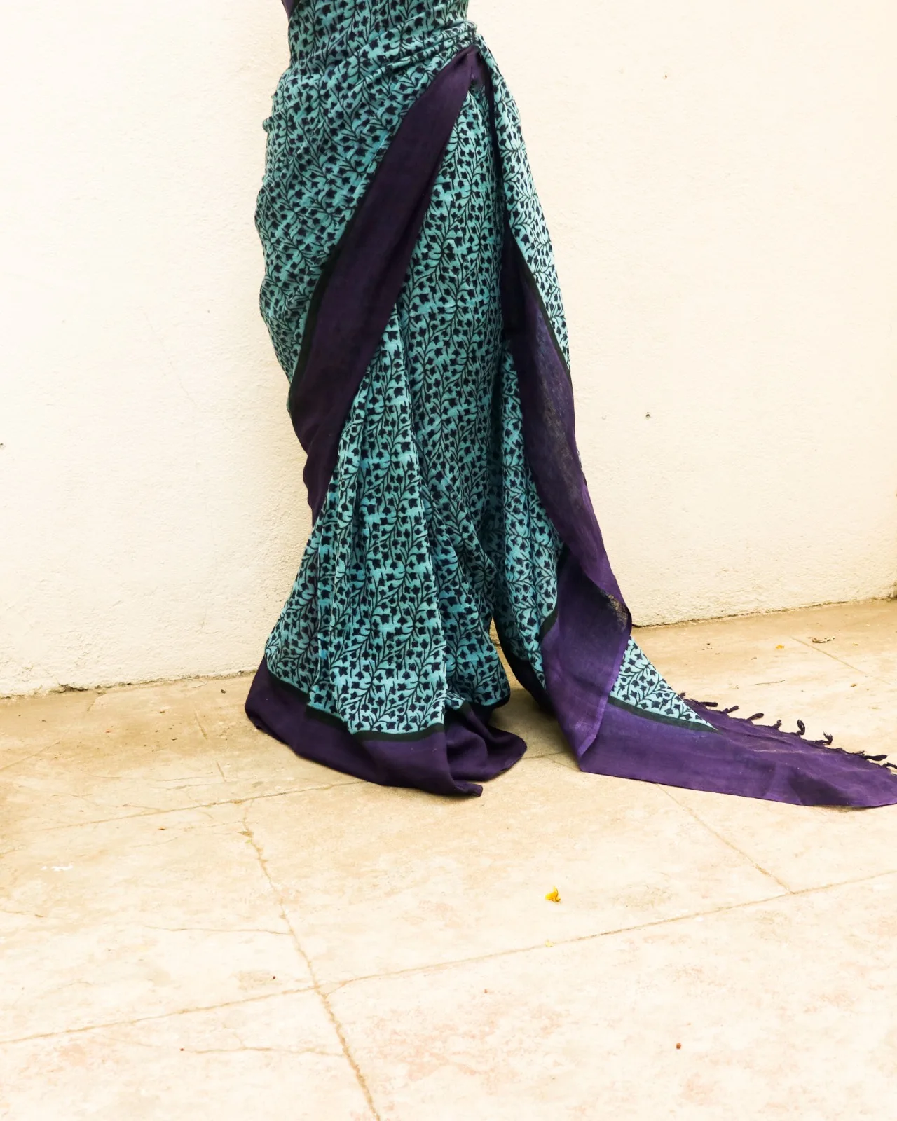 Top Selling Traditional Zari Border Cotton Sungudi sarees beautiful design for women at Inexpensive Price from India