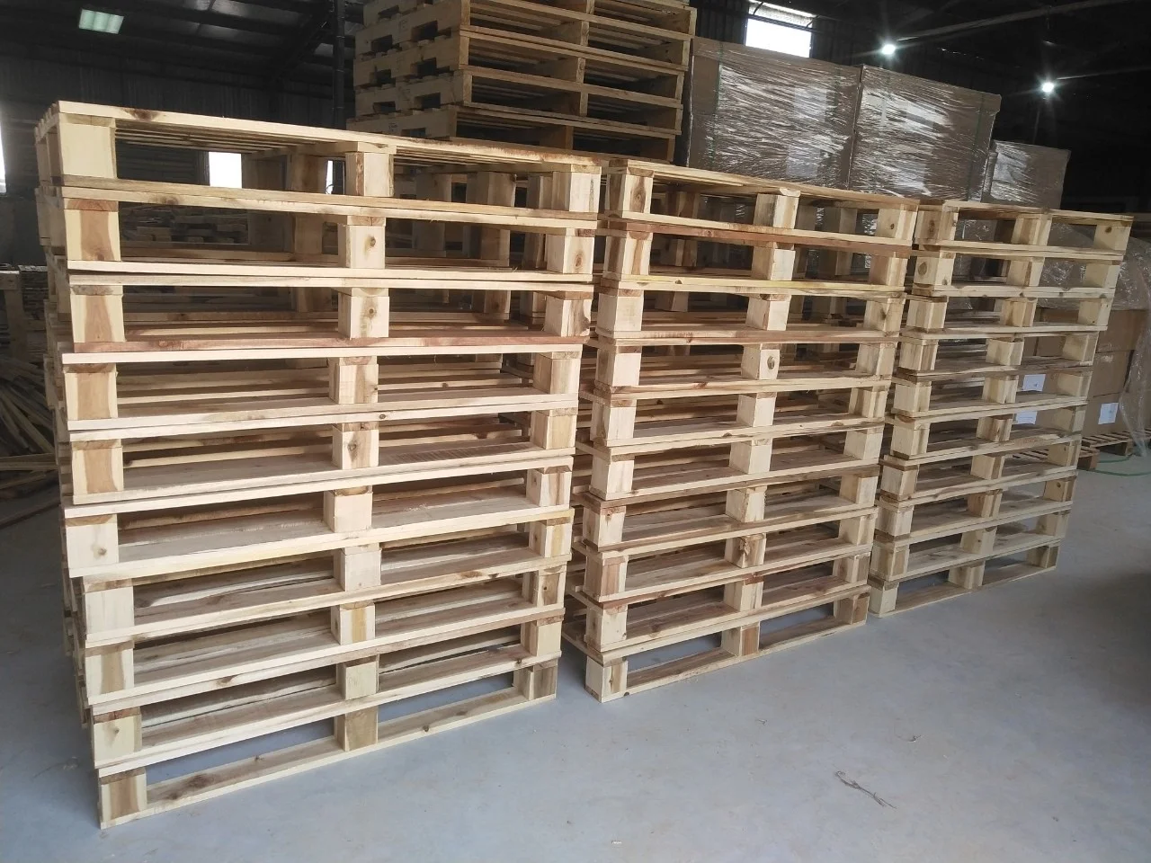 Wood Pallets Vietnam For Packing Goods / Wooden Acacia Pine For Logistics Transport