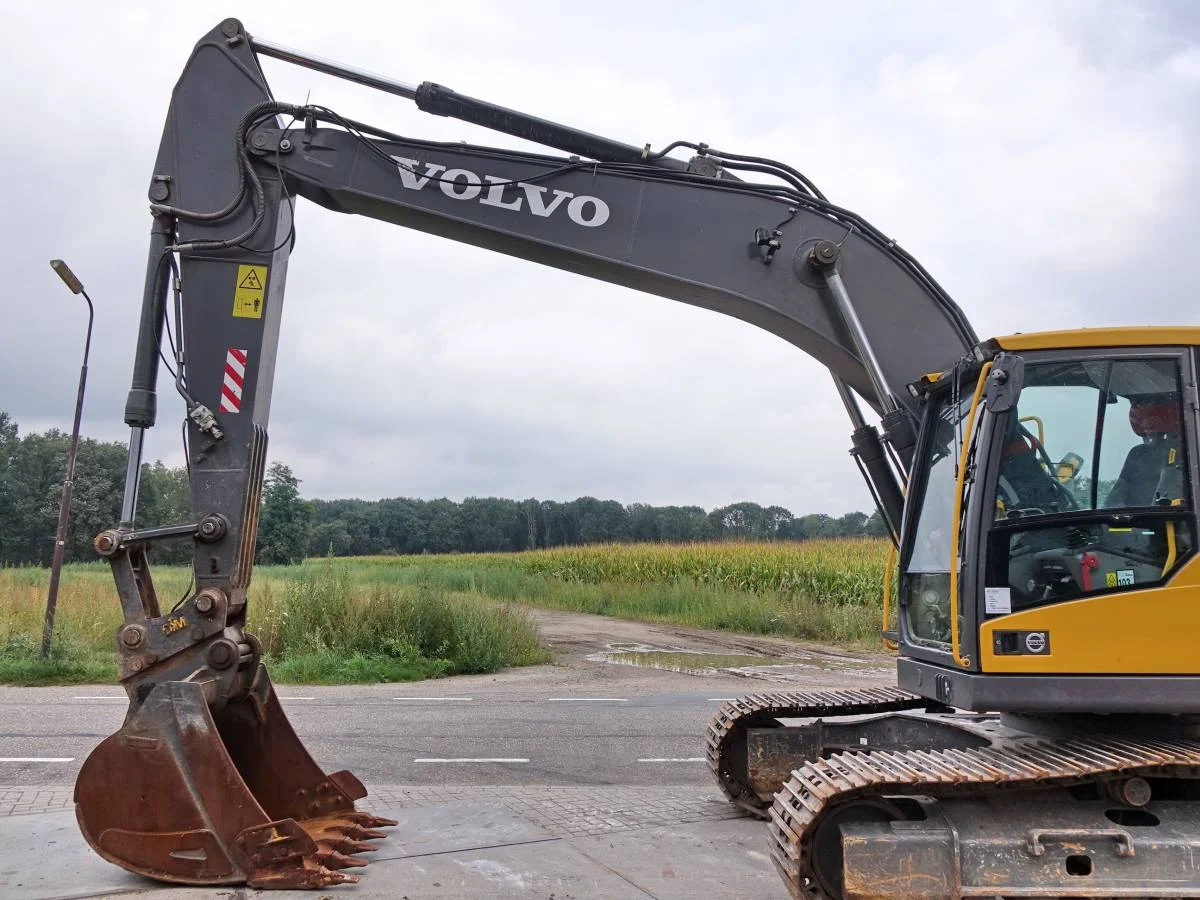 VOLVO used excavator EC220 for sale, quality assurance, affordable price, Ready to Work used excavator 22 ton