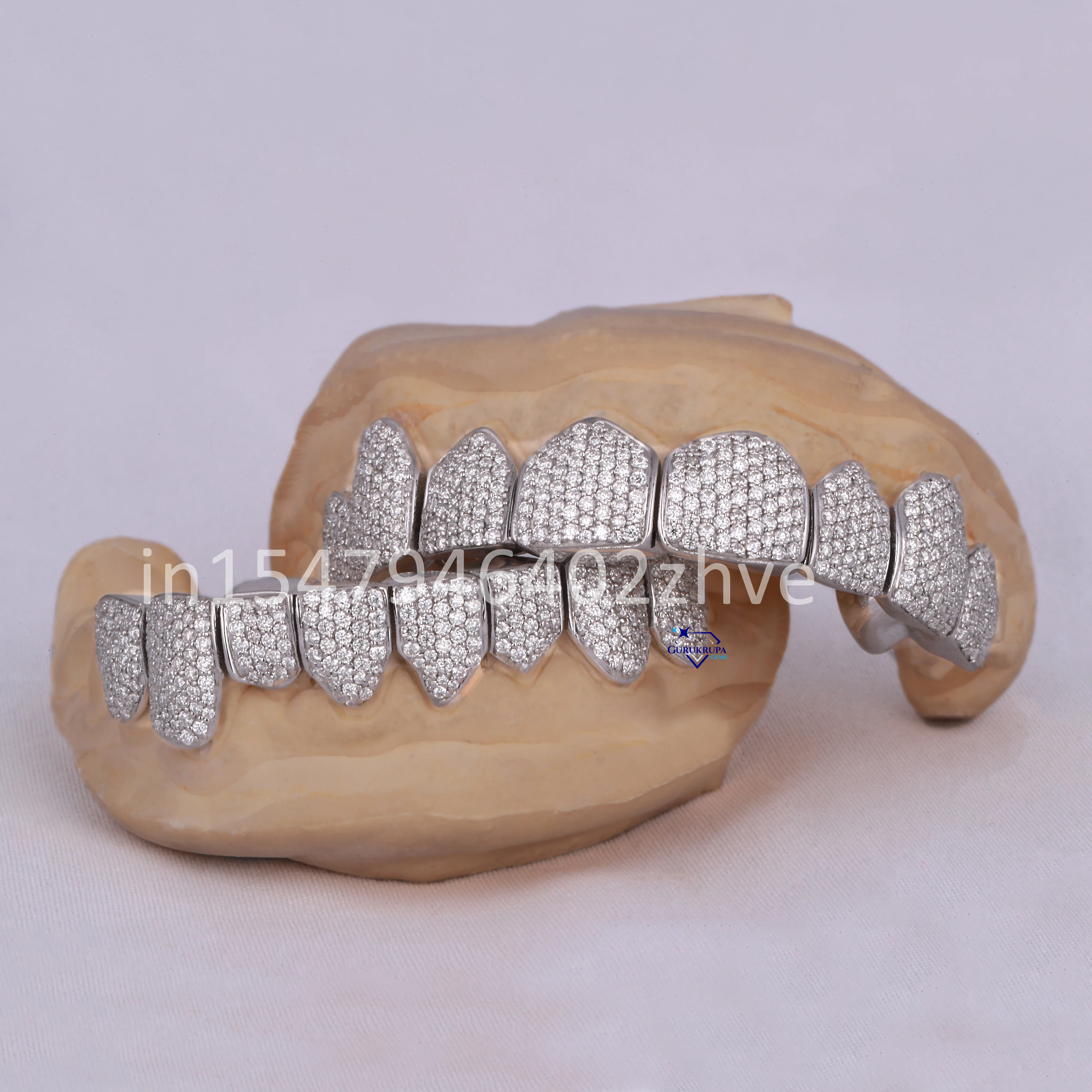 Custom Hiphop Teeth 8 Top Down 14kt White Gold Iced Out Labgrown Diamond Grillz Hand Setting with Enhanced Vvs Clarity