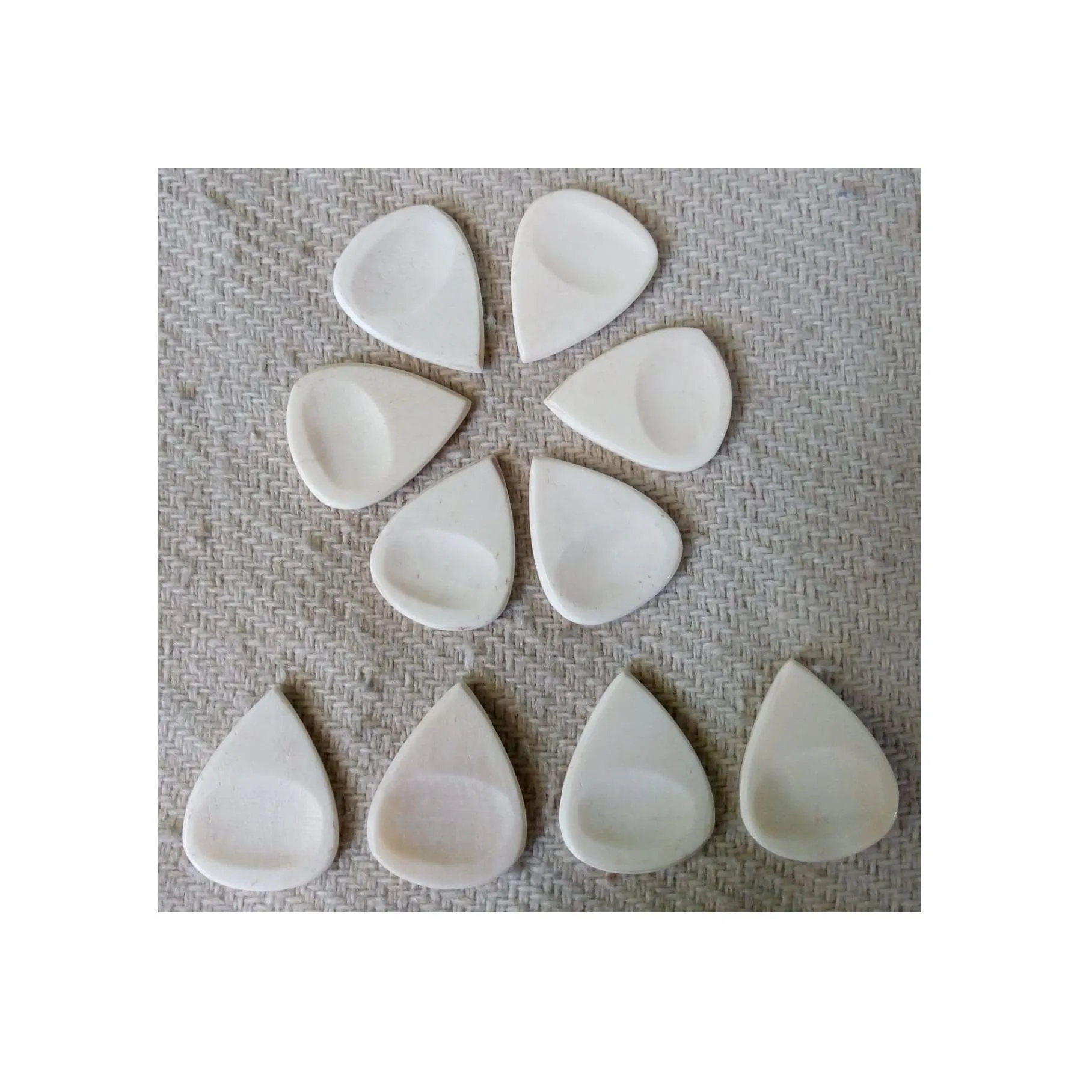 Natural Handmade Buffalo Cow Horn Guitar Picks Use For Amazing Music Natural Crafts Music Guitar Picks