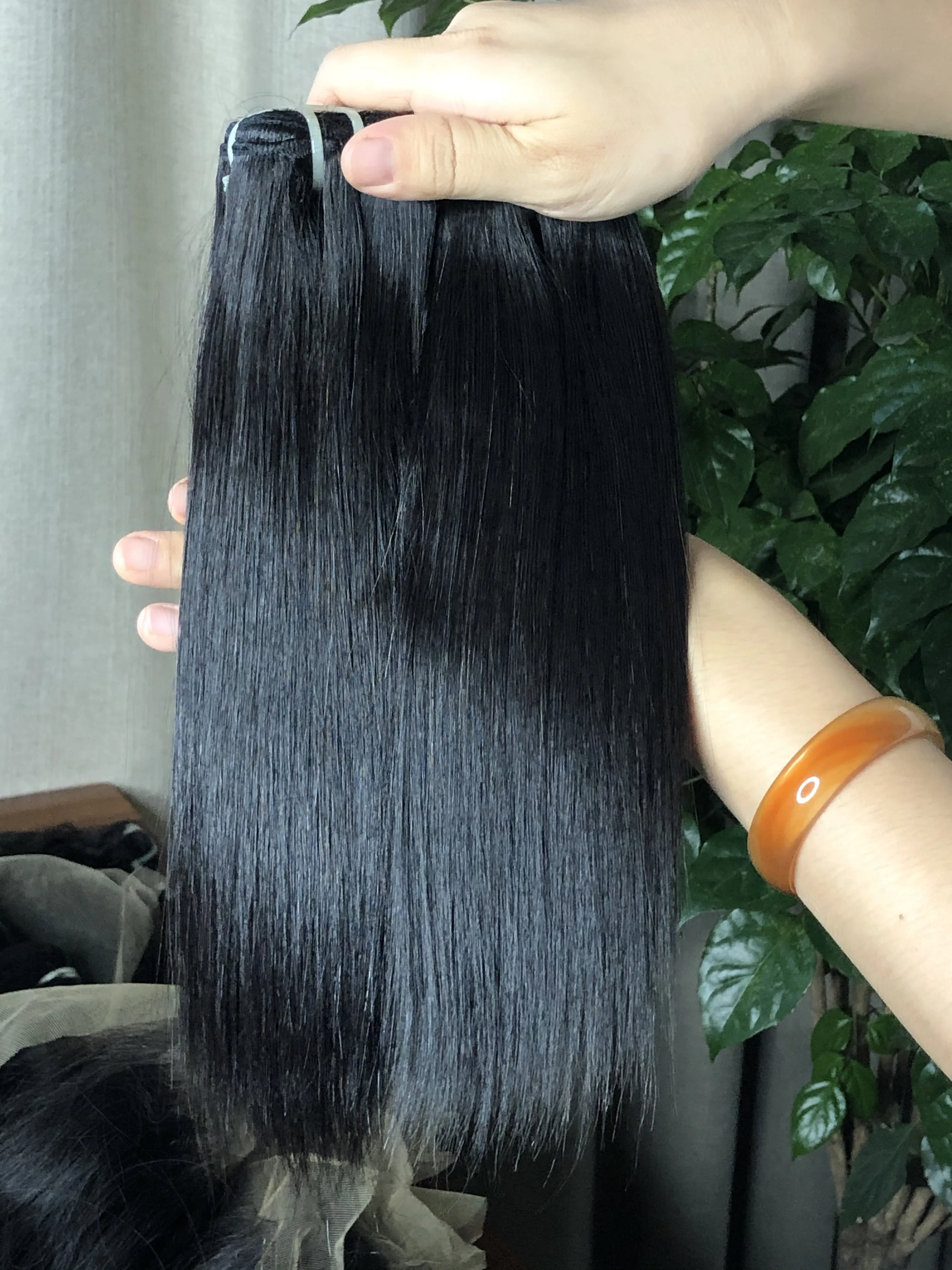 Wholesale Supplier Vietnam Raw Hair Natural Smooth Bones Straight Virgin Hair You Can Style It Without Worrying About Burning.