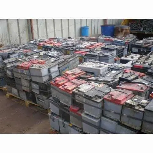 Used Scrap Battery Scrap / Car and truck battery drained lead battery scrap