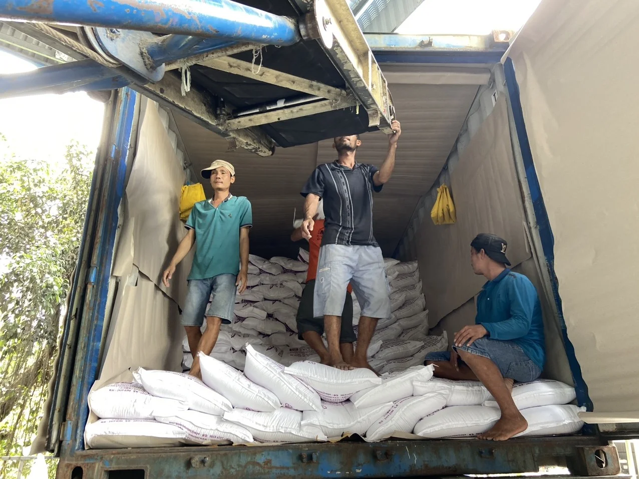 PREMIUM QUALITY JASMINE RICE 5% BROKEN POLISHED AND SOTEXED EXPORTER WHOLESALE VIETNAMESE RICE (WA: 84 971827680)