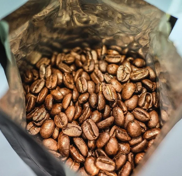 OEM частная марка кофе жареный Арабика робуста ханкроффи все зерна вьетнамские черные кофейные пакеты упаковка для обжарки