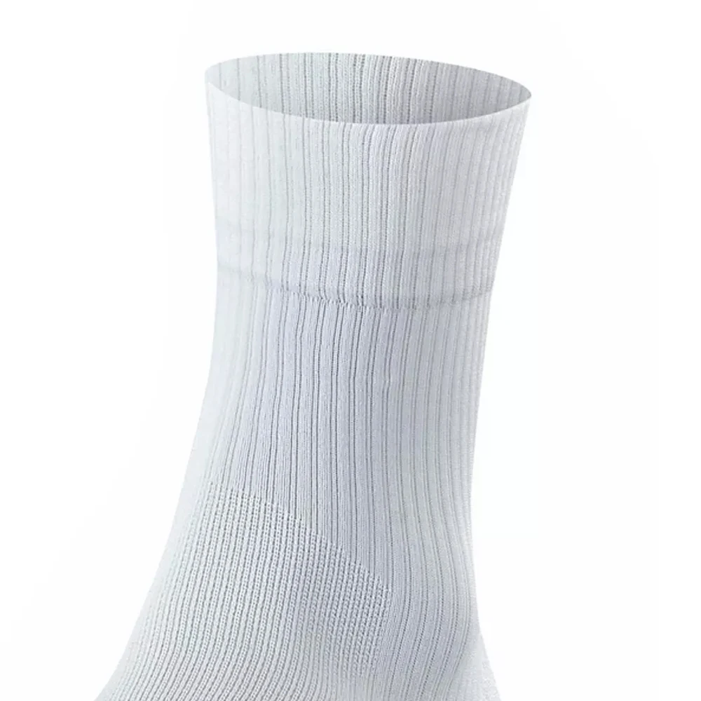 2023 New professional outdoor athletic running basketball plain white color tennis custom compression sport socks for men