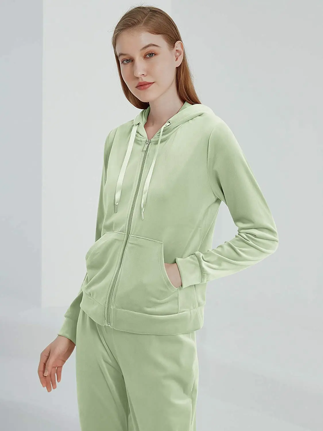 high quality stylish fashioned  fabric girls gym wear yoga bump exercise velour velvet tract suit