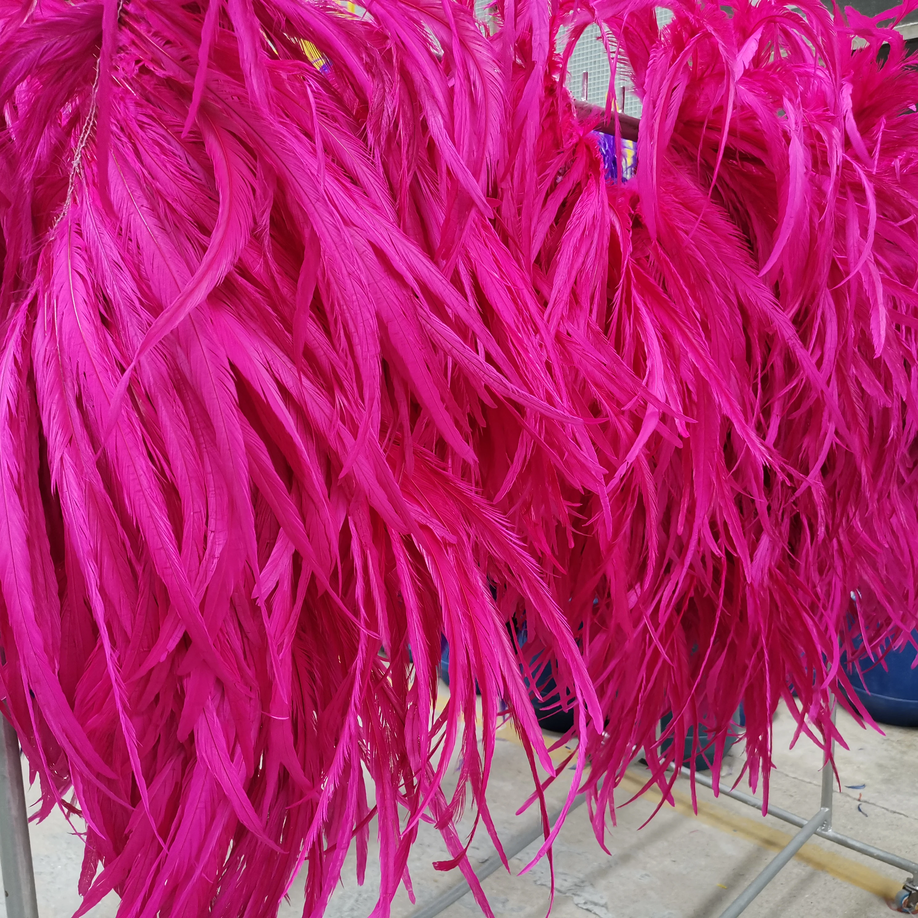 Кепка из куриного хвоста