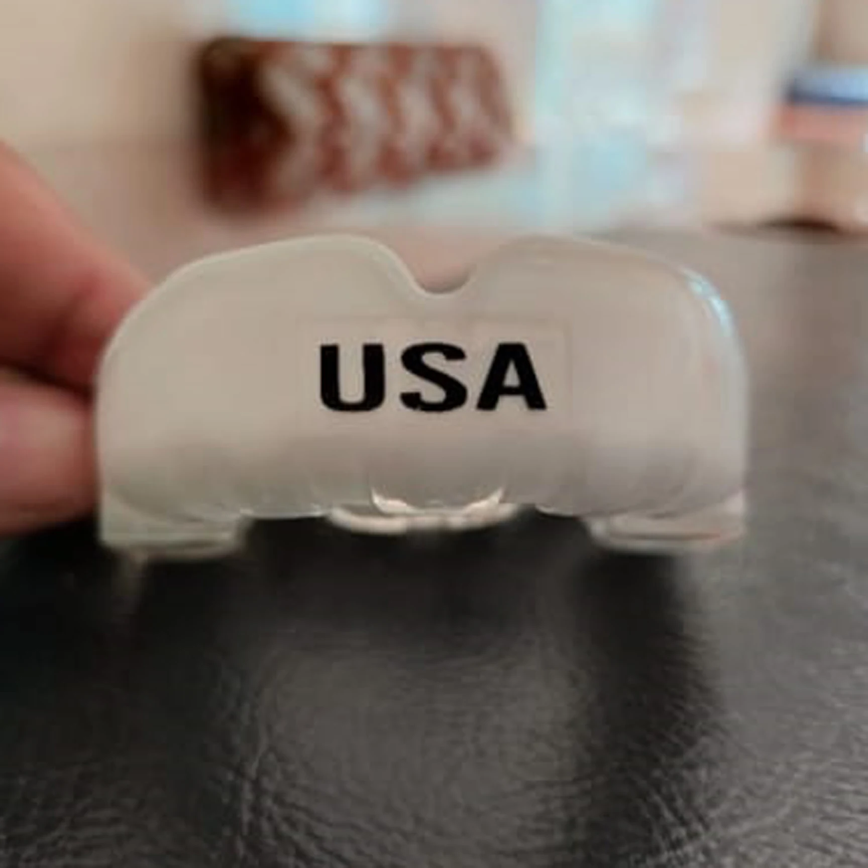 Специально изготовленные детали для защиты зубов с чехлом и логотипом Очень рекомендуем