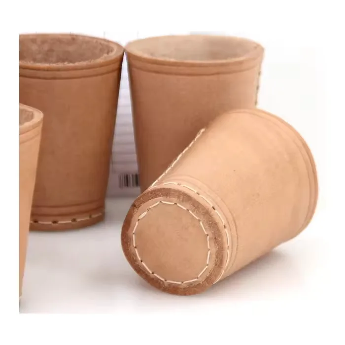 Factory Wholesale Dice Cup Customized Logo Leather Shaker Cup with Poker Dices Plastic Custom Leather Dice Cup Set