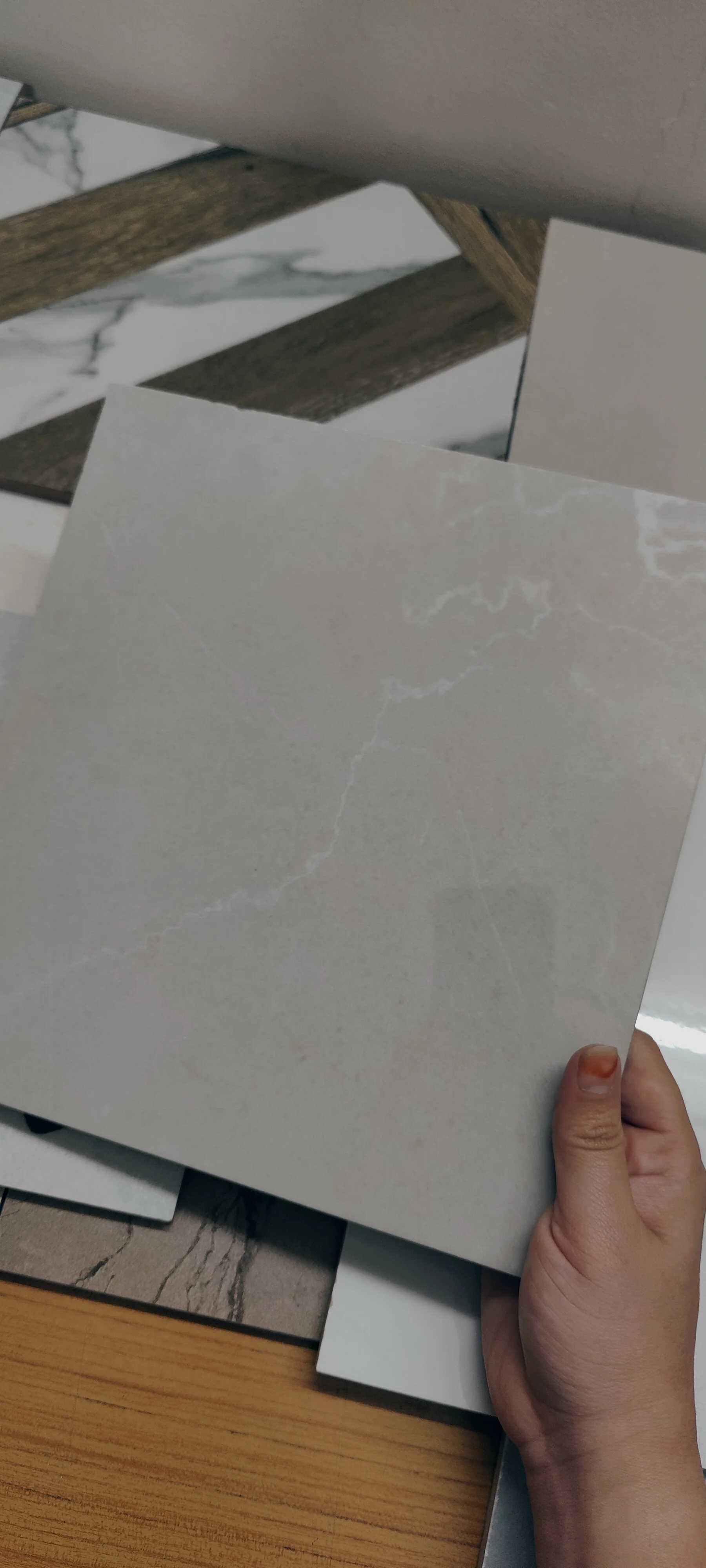 Direct Supplier India Modern Design 9 mm Thick Matt Finish Tiles Bathroom Mall Lobby Apartment Living Room Floor Application