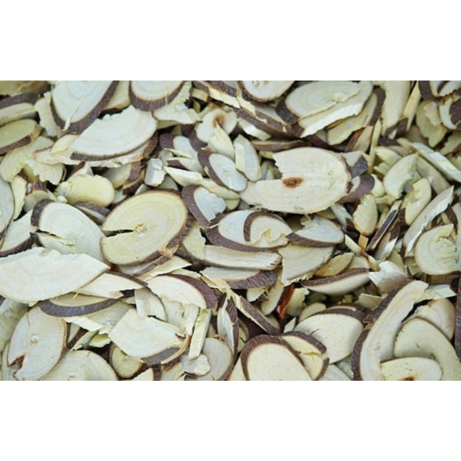 HIGH QUALITY DRIED TAPIOCA CHIPS/ CASSAVA CHIPS for MAKING ANIMAL