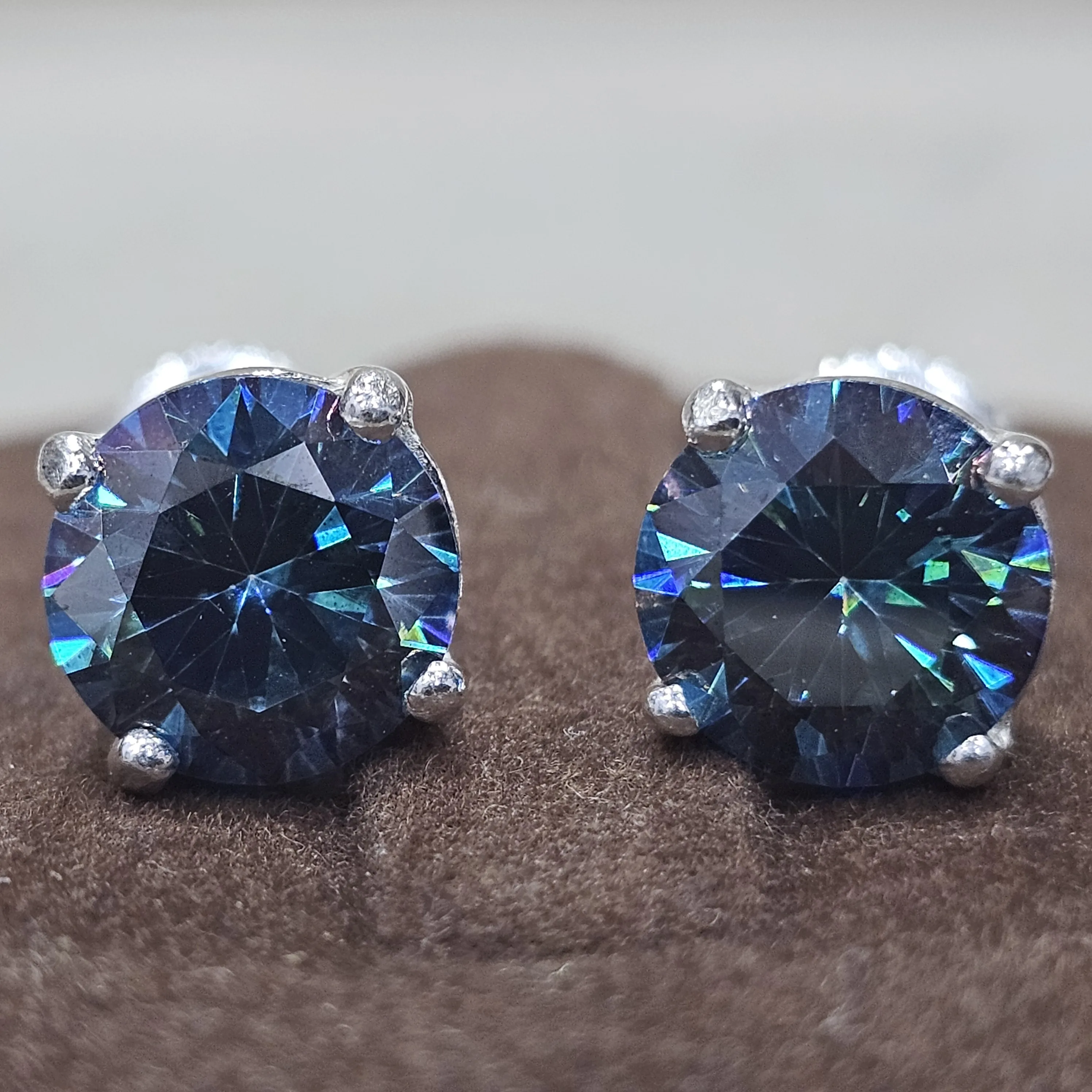 925 Sterling Silver Excellent Quality Nice Cut Round Shape Blue Moissanite Gemstone Handmade Designer Stud Earring For Woman