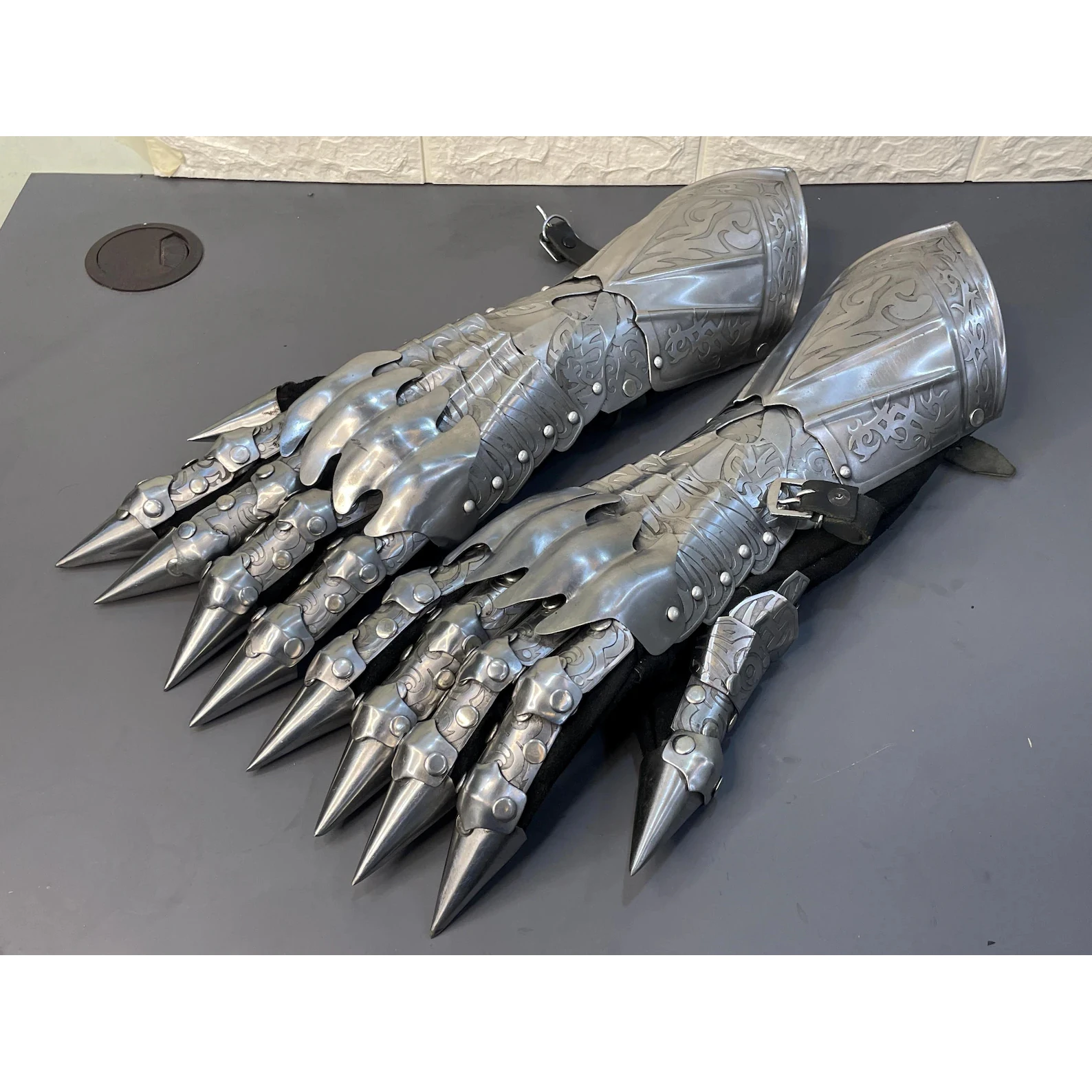 Medieval Nazgul Etching Gloves Set ~ Medieval Knight Gothic Gauntlet Gloves Pair ~ Best Halloween Costume ~ Role Play & Cosplay