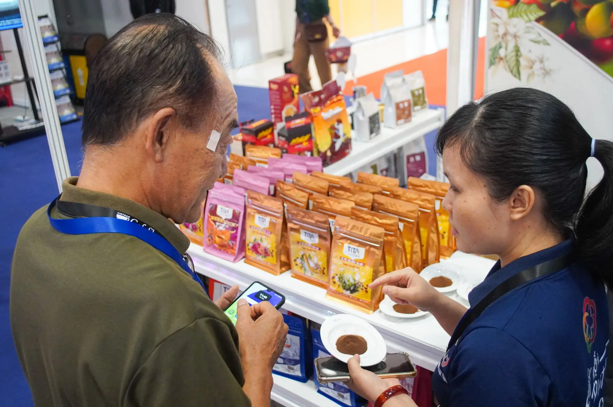 Premix Robusta Jujube Goji Berries Collagen Sweet Mellow Taste OEM Boxed Wholesale 6in1 Creamy Fruity Fragrant Instant Coffee