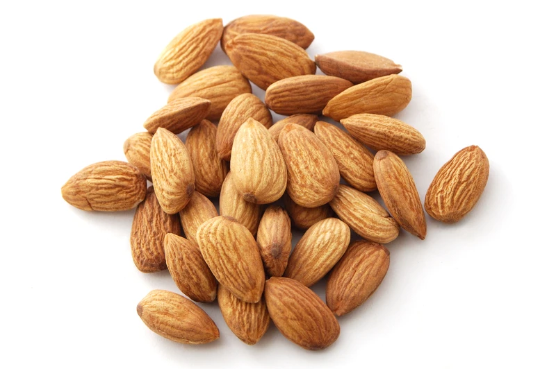 Top Grade Bulk Box 10 kg Nuts and kernels Unshelled Sweet Almond Kernels Almond for wholesale at low price