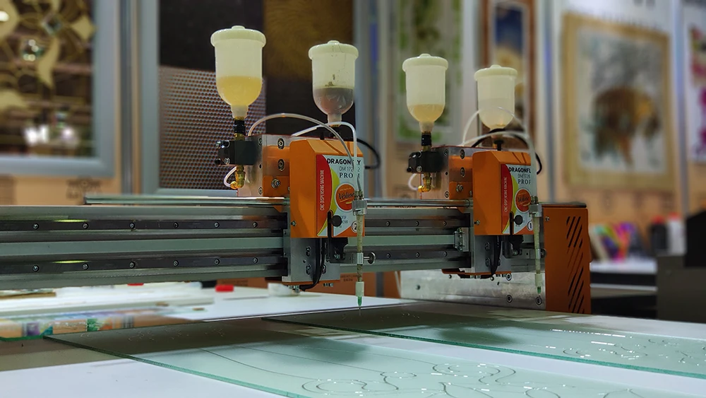 Stained Dragonfly Glass Machinery Equipment with Glass and Firm Cutting Function Machine for Production of Stained Glass