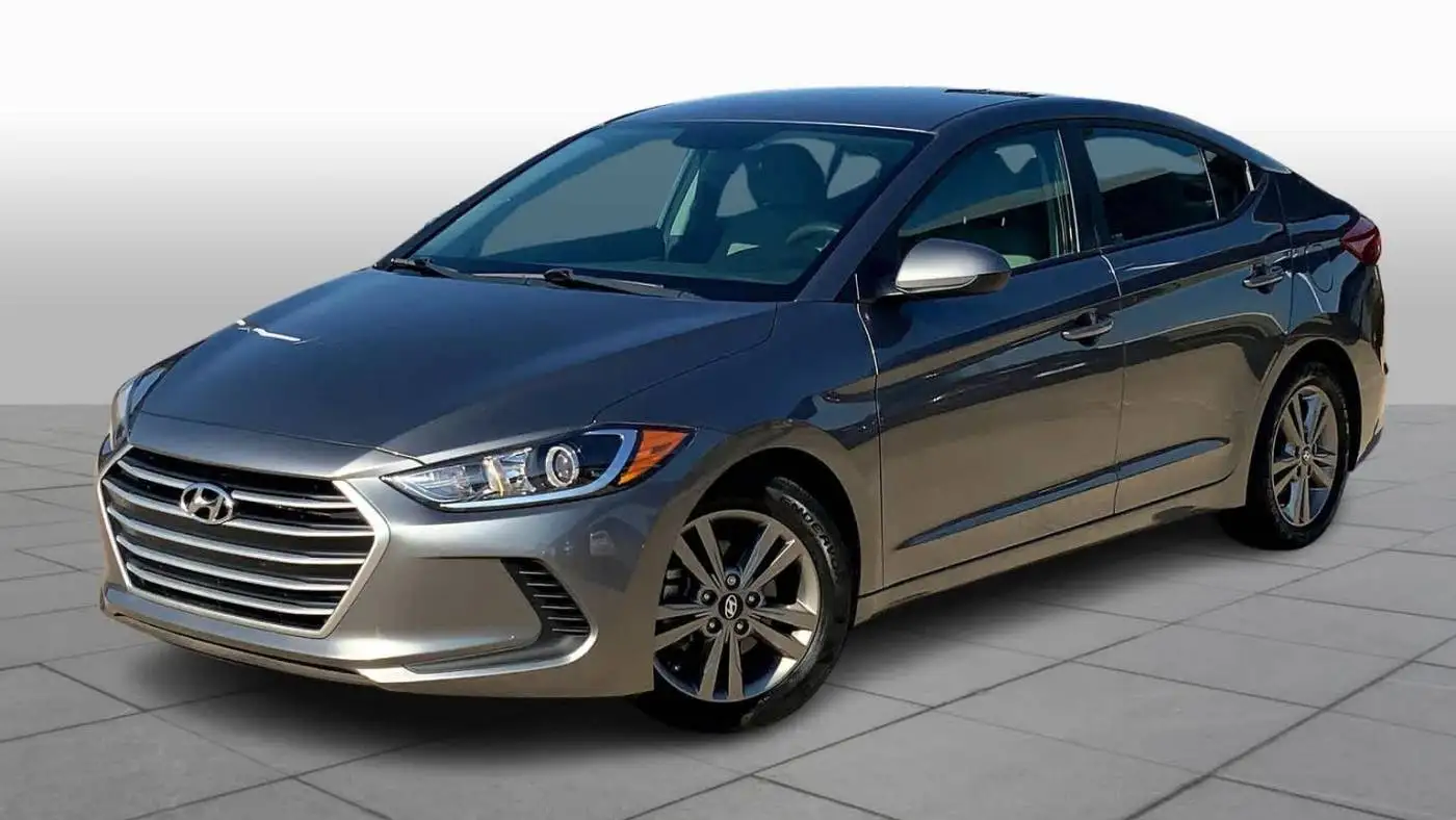 2018 Hyundai Elantra SEL 2.0L седан для продажи