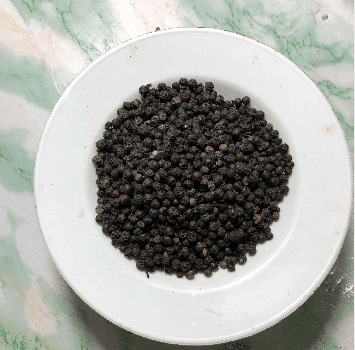 Best Quality Malonan White Pepper and Black Pepper High Peperin Index Bulk Style Packing Plastic 50Kg From Indonesia