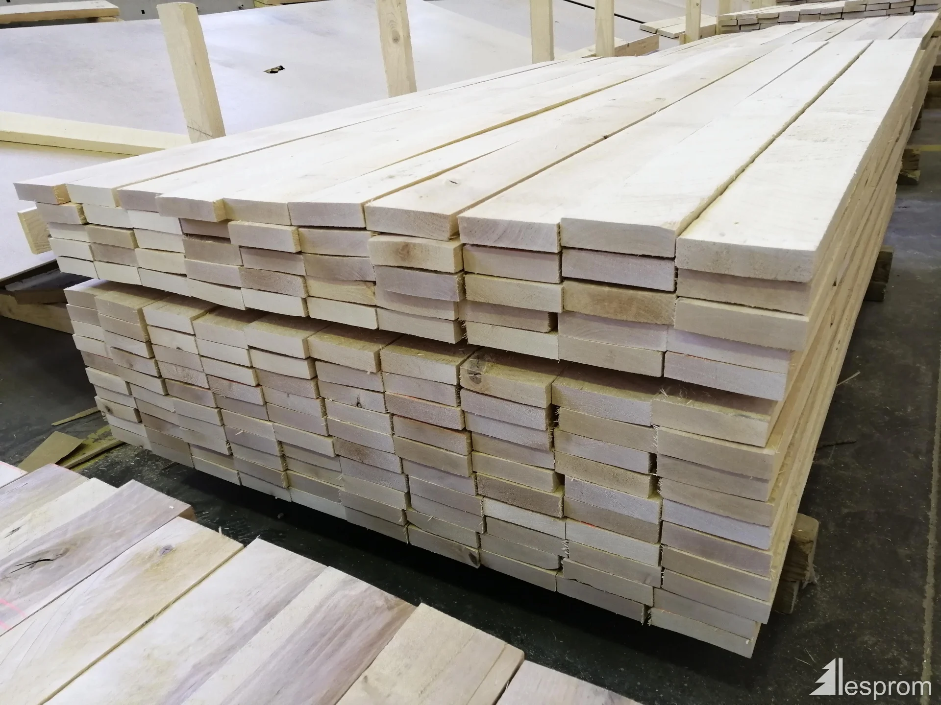 Wholesale Birch Edged Wooden Board Timber Lumber Solid Board Industrial Wood For Construction Wooden Planks