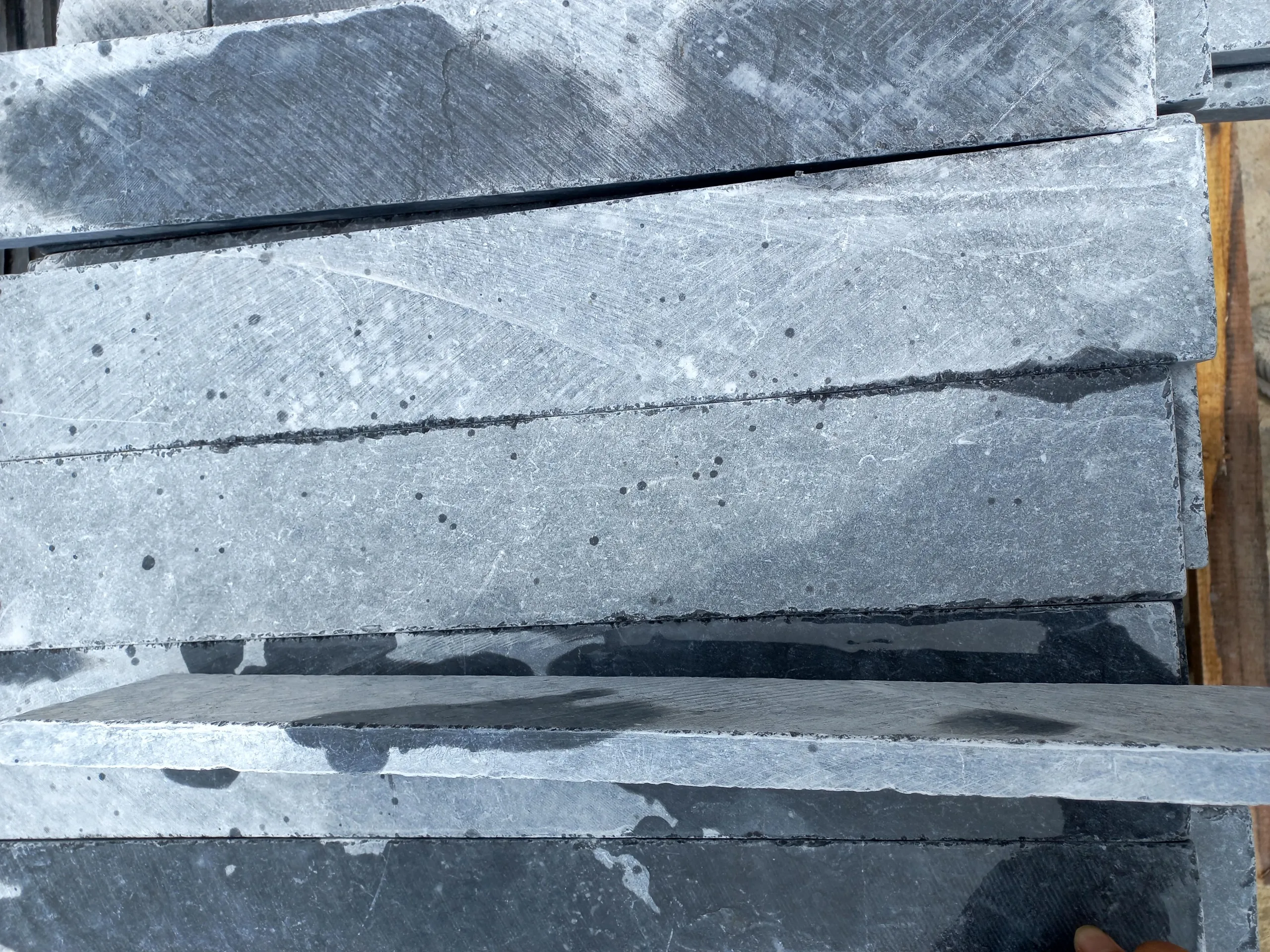 Good Grey Natural Blue Gothic Bleuesteen Bluestone Ashlar Asian Limestone Sanded Ynan Belgian French Antic High Quality