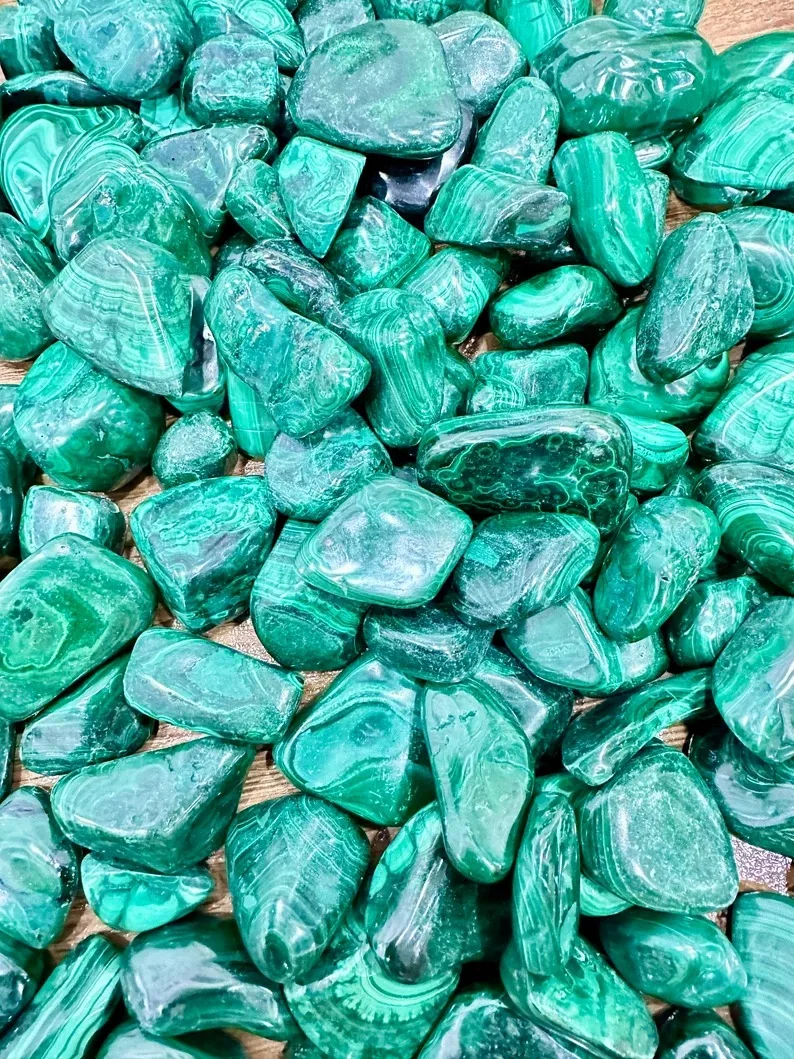 Online Purchase of Genuine Malachite Tumbled Stones Semi-Precious Stone Crafts Natural Crystal Wholesale for Decorative Usage