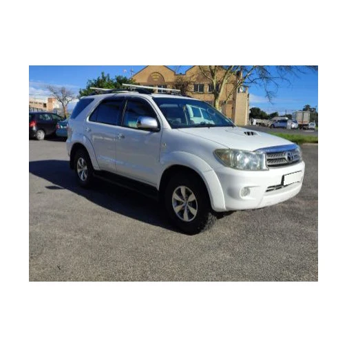Toyotai Fortuner smart key system with remote entry