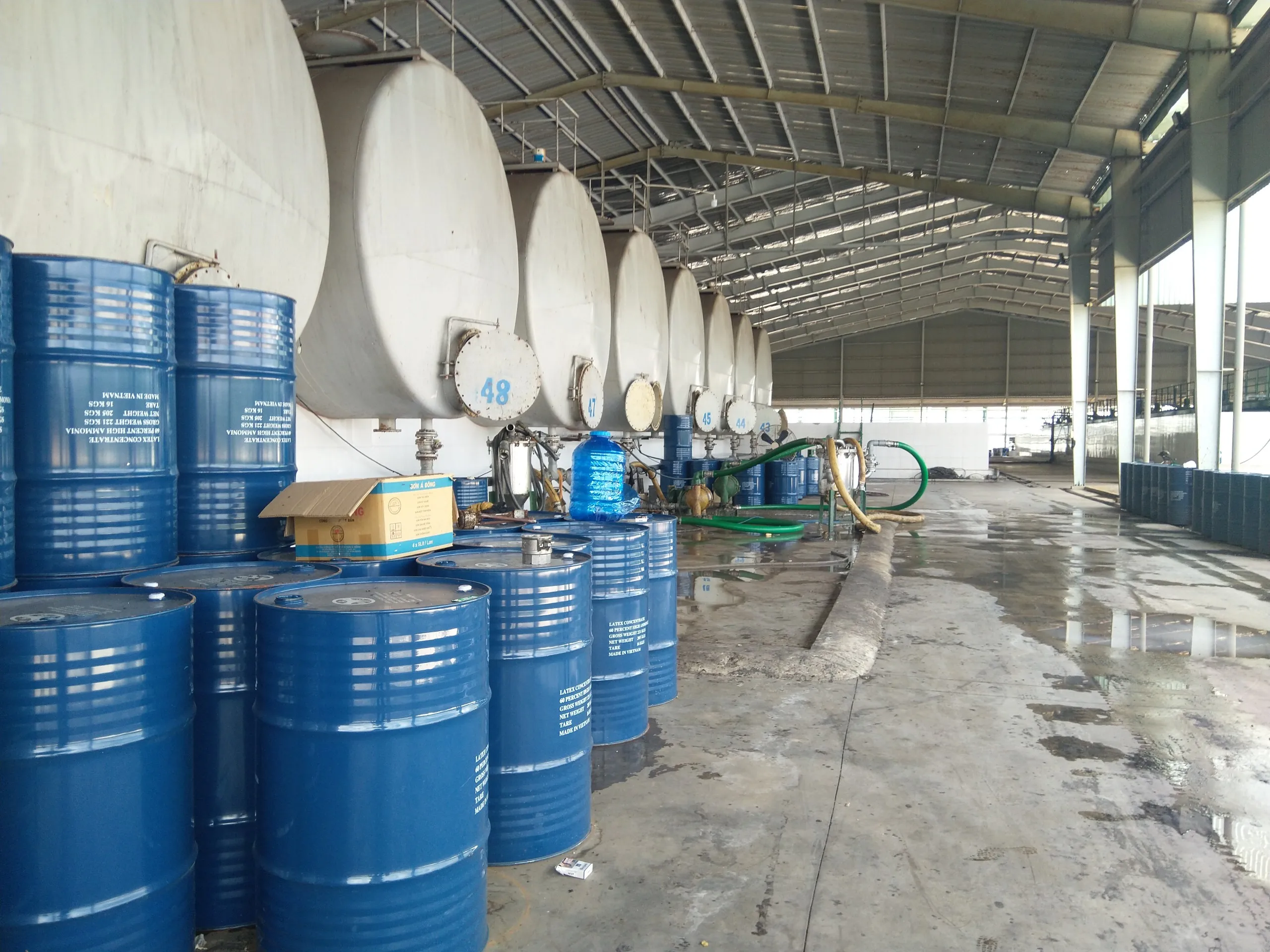 RUBBER LATEX LIQUID HIGH AMMONIA QUALITY 60% DRC NATURAL LATEX RUBBER CONCENTRATED