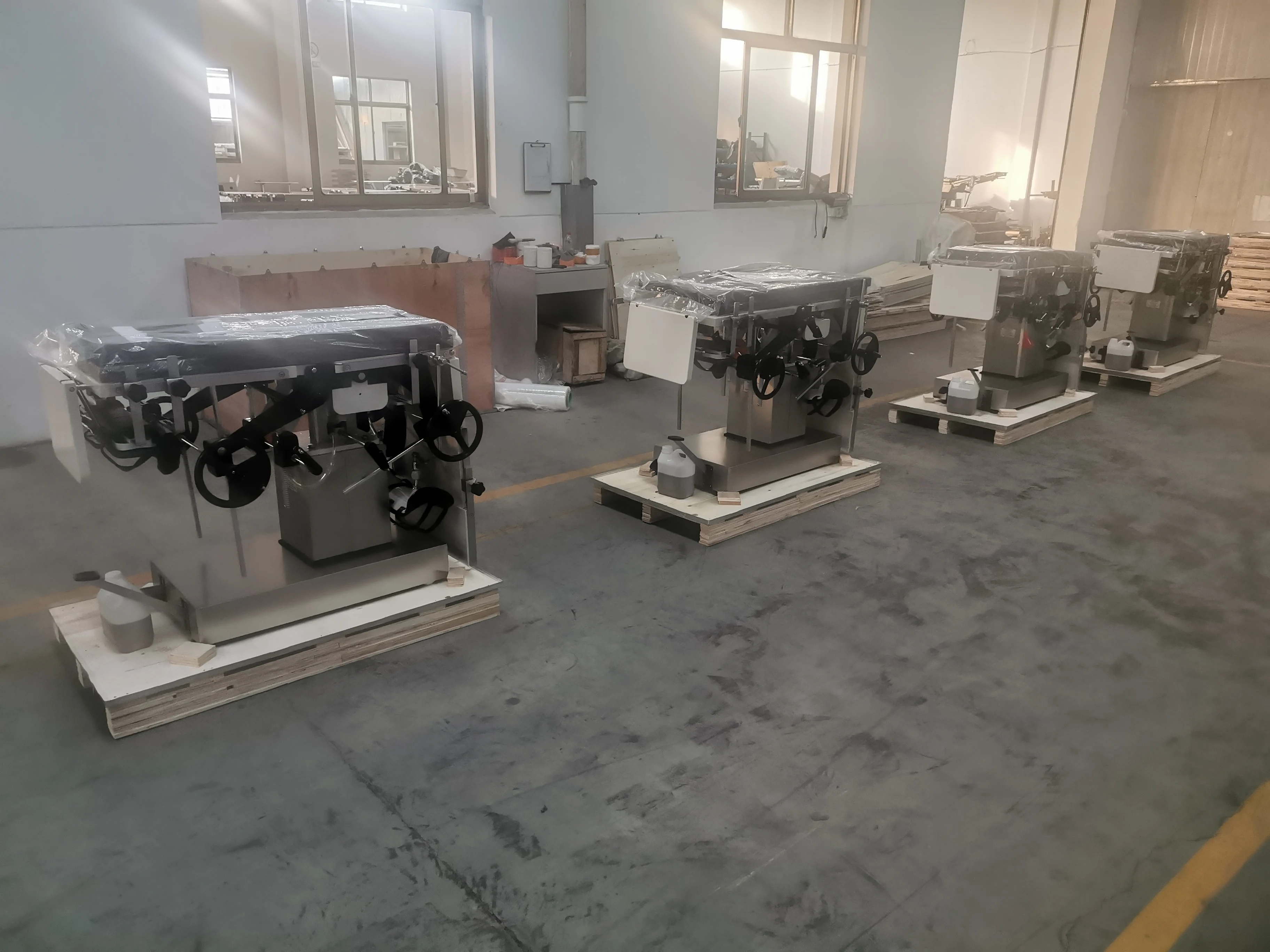 FN-3001Manual операционная кровать с тормозным гидравлическим рабочим столом 304 нержавеющей стали