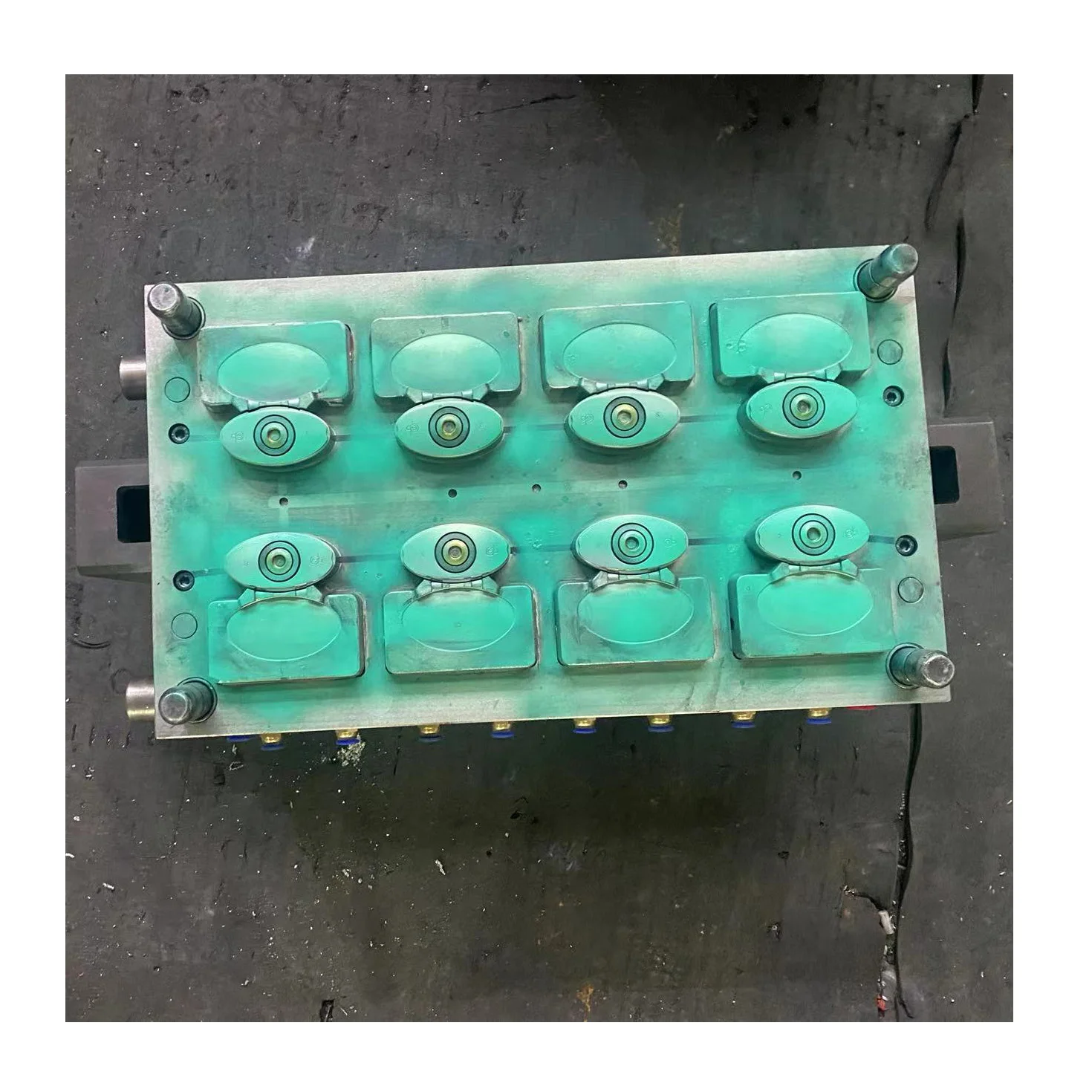 2023 New shampoo bottle flip cap injection mould shampoo bottles flip top caps plastic mold