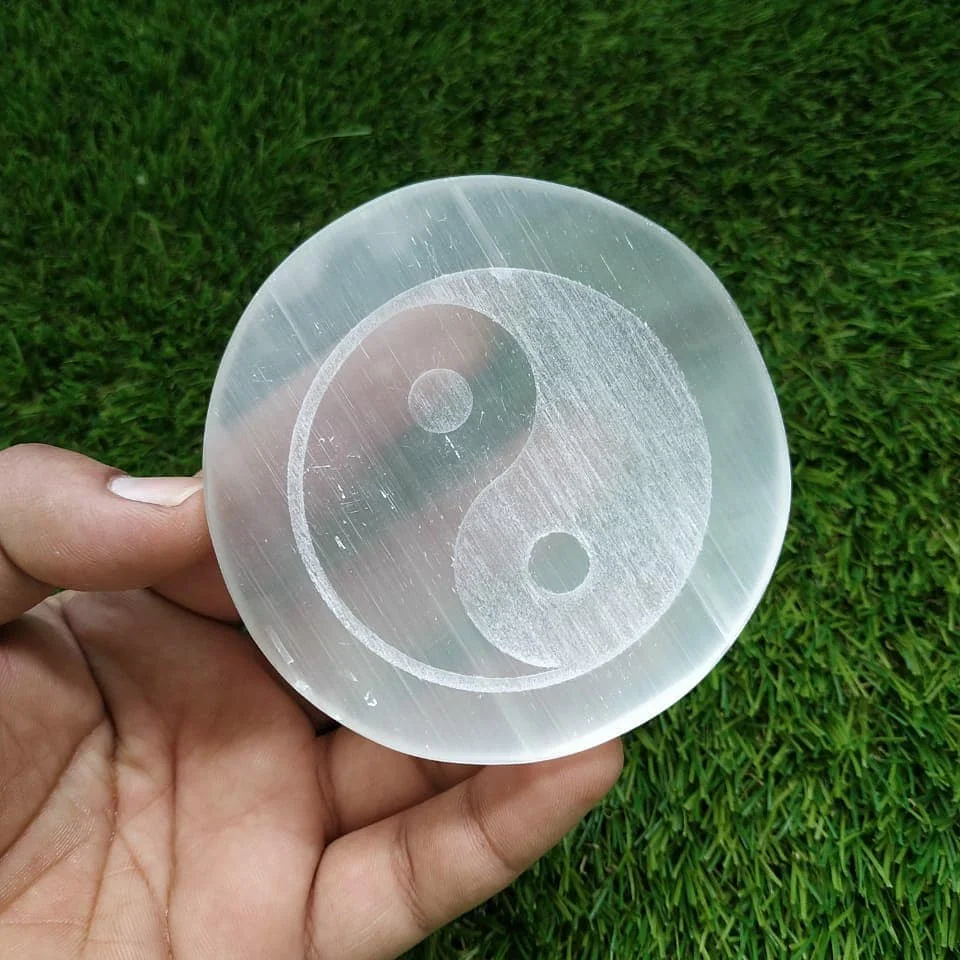 New Design Selenite Charging Plate with moon symbol/Engraved Selenite Slab Charging Chakra:selenite buy from taiba agate