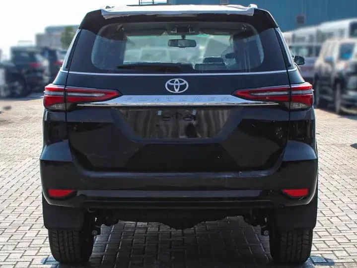 Самая дешевая цена подержанных и новых автомобилей Toyota Fortuner Premium AWD SUV для продажи
