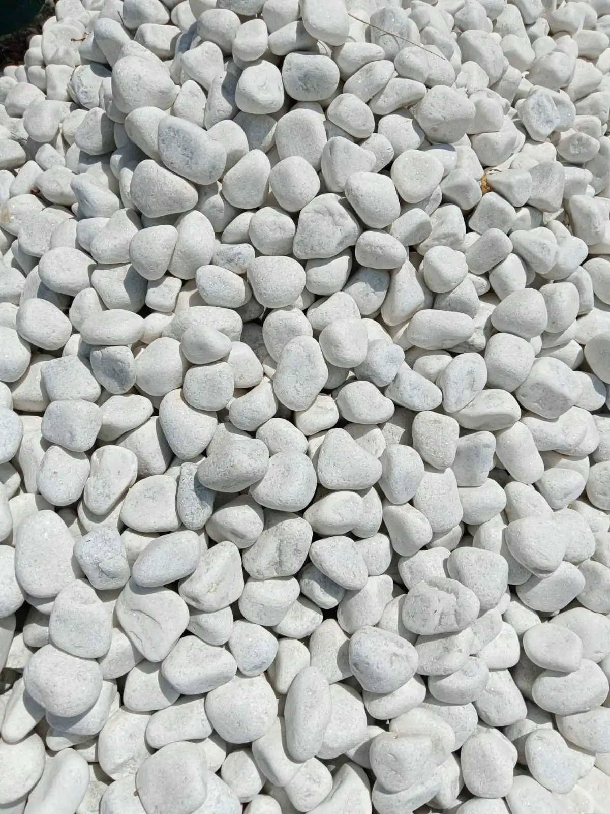 Bestselling Popular Pick Marble Pebbles Natural Stone for Home Office and Garden Decoration Open for Export Sales