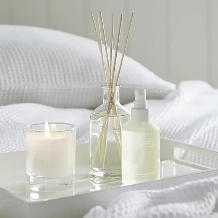 Luxury Aromatherapy natural essential oil decorative reed glass diffuser with rattan sticks