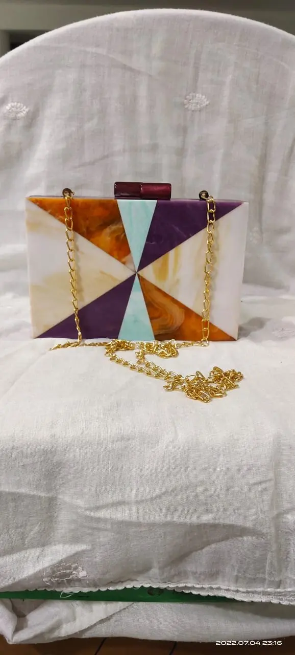 Женский прямоугольный клатч из дерева