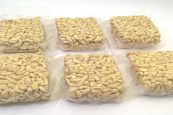 OEM VIETNAM CASHEW NUT WW180, 210, 240 320, 450 / Premium Cashew For EU & US markets