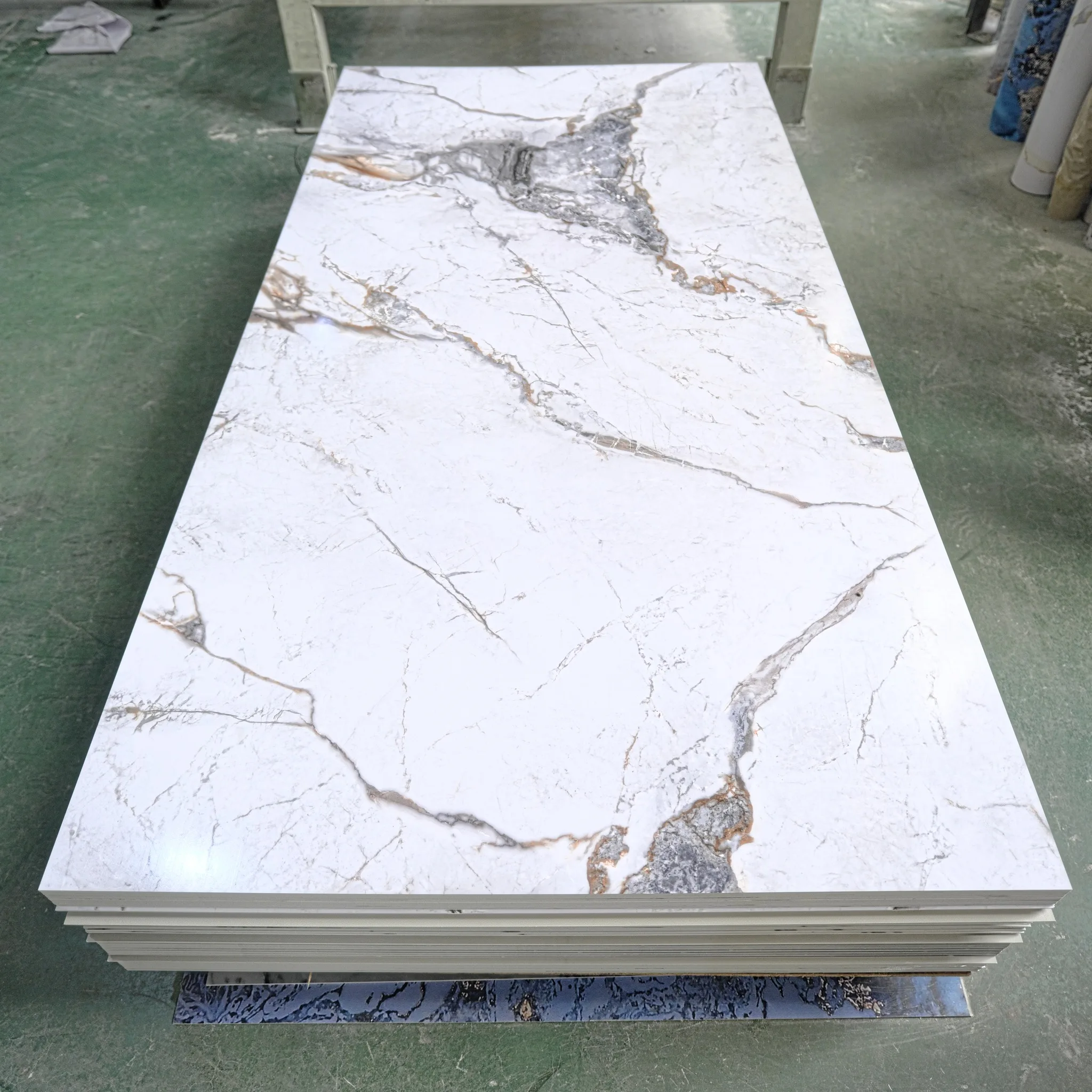 18mm High glossy UV coated  MDF for cabinet