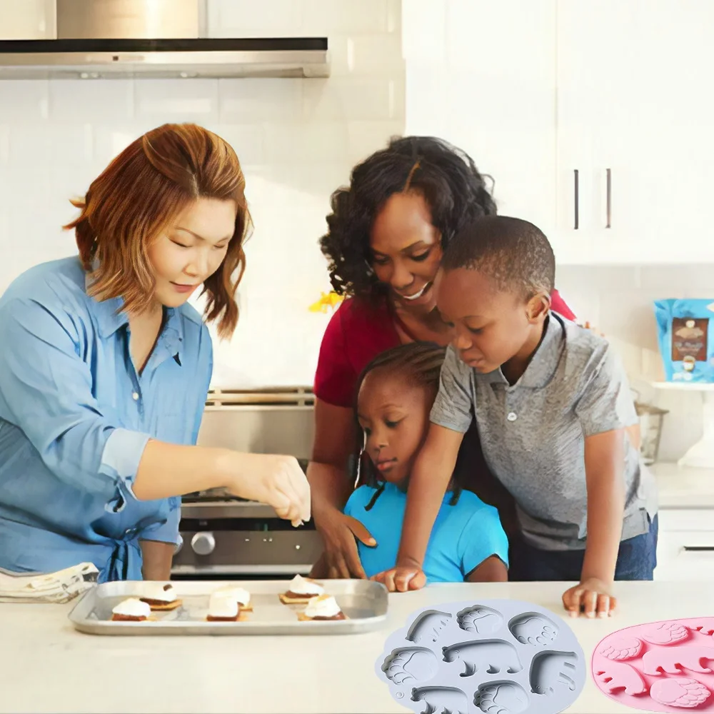 OEM/ODM Hot Sale 8 Cavity Bear Paw Polar Bear Shape Ice Cube Cake Chocolate Mold for Daily or Party