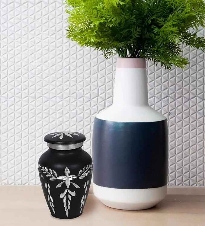 World Wide Supply Exceptional Quality Wholesale Keepsake Adult Cremation Urns at Best Market Price