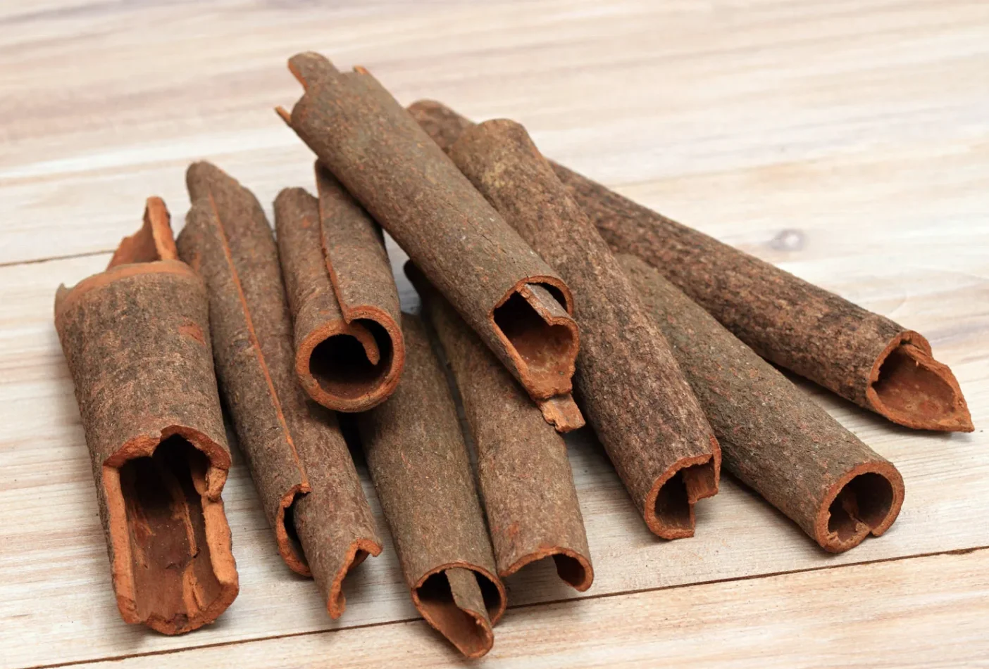 VIETNAM BROKEN CASSIA OIL 2%  HIGH QUALITY Whatsapp:0084949556368