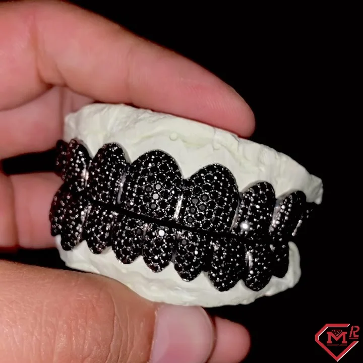 Хип-хоп Grillz алмазные зубы 8 верхних нижних красных синих черных желтых камней 925 серебряных покрытий циркон на заказ