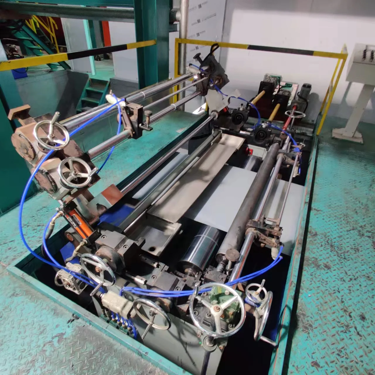 Экономичная линия по производству цветного покрытия