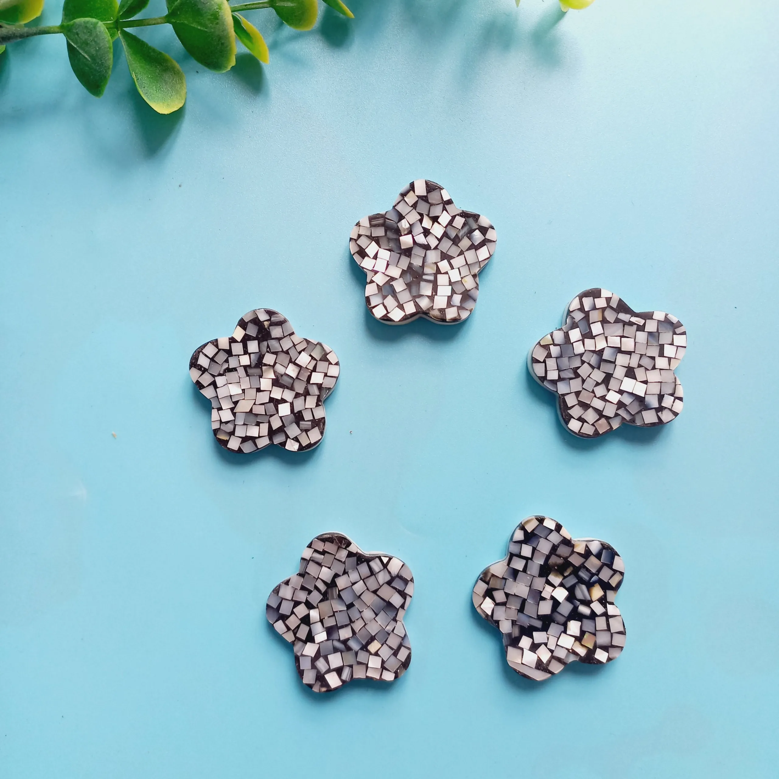 Wholesale Customized Reusable Mother of Pearl Chopstick Holder Flower Shape Hotel Restaurant Chopstick Rest Made In Vietnam