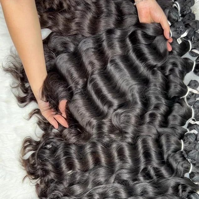 Необработанные натуральные волнистые волосы