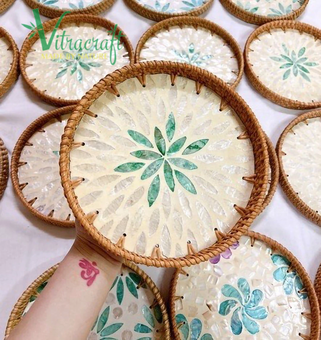 Bamboo and rattan tray inlaid with pearls. Under the meticulousness of craftsmen, perfect products are created.Size 20cm Handmade Vietnam