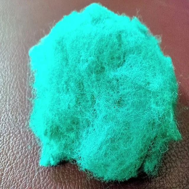 Высококачественное Полиэфирное штапельное волокно 20D SD зеленое 100% полиэфирное твердое переработанное VIKOHASAN 1.2D-20D несиликонизированное